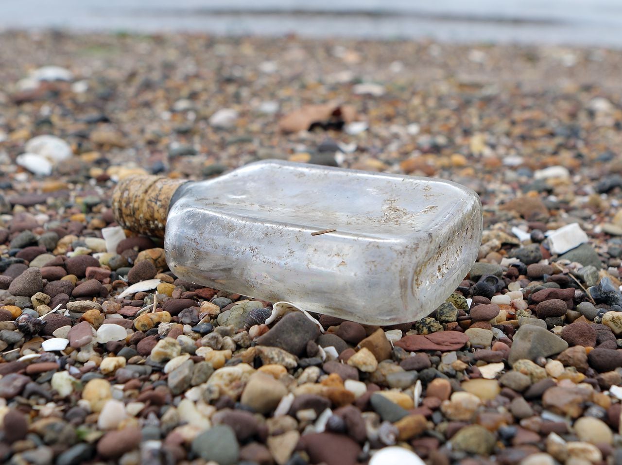 What are the âwitch bottlesâ washing up on Gulf Coast and why shouldnât you open them?