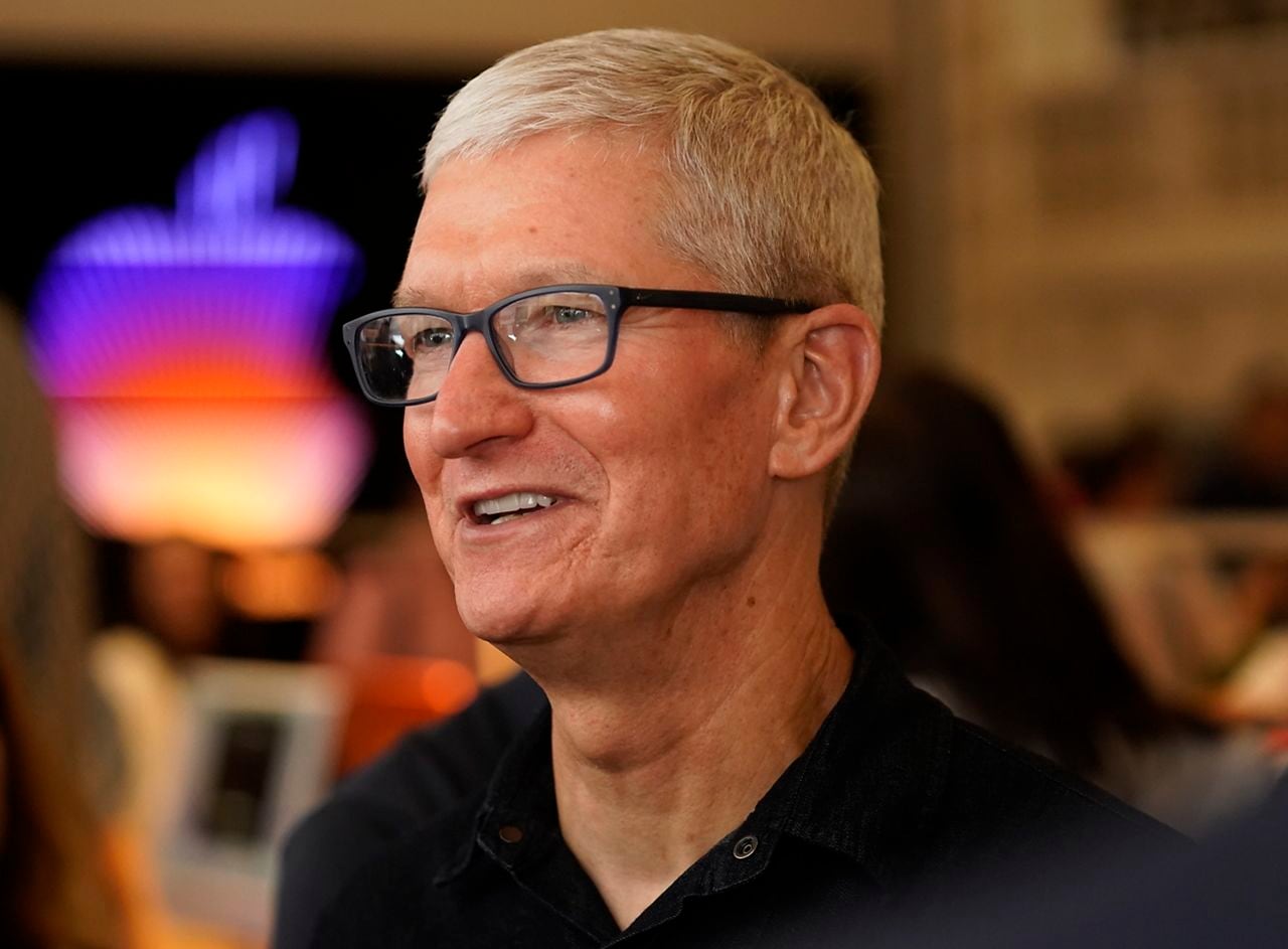 What happens when Tim Cook retires? Who will be Appleâs next CEO?