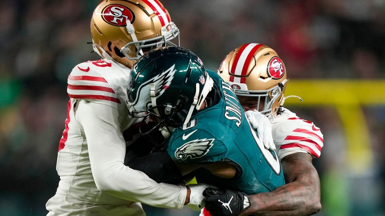 49ers, Eagles get hot after tackle on DeVonta Smith