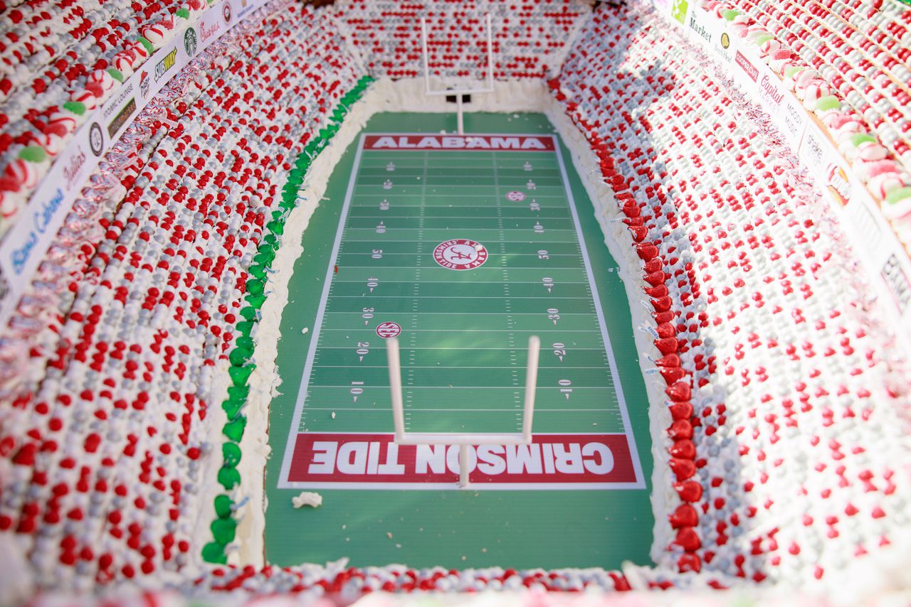 Alabama made a 6-foot, 750-pound gingerbread Bryant-Denny Stadium