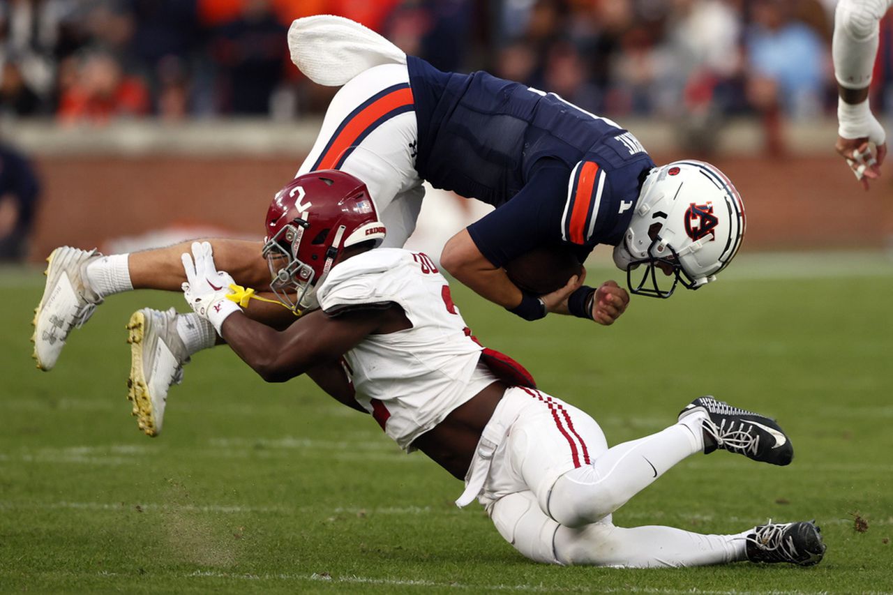 Alabamaâs Caleb Downs finalist for Shaun Alexander Award, given to top freshman