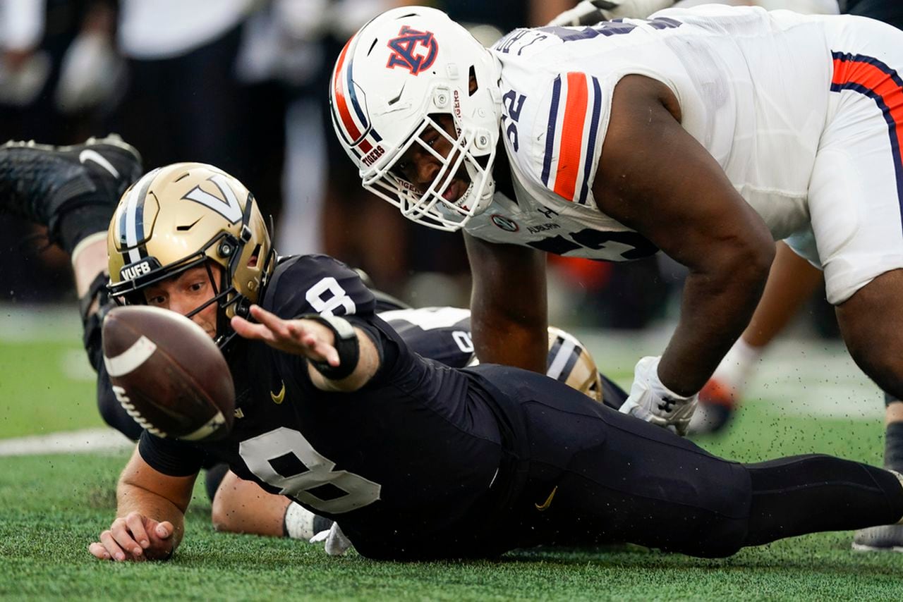 Auburn DT Justin Rogers to play in East-West Shrine Bowl, still practicing with team