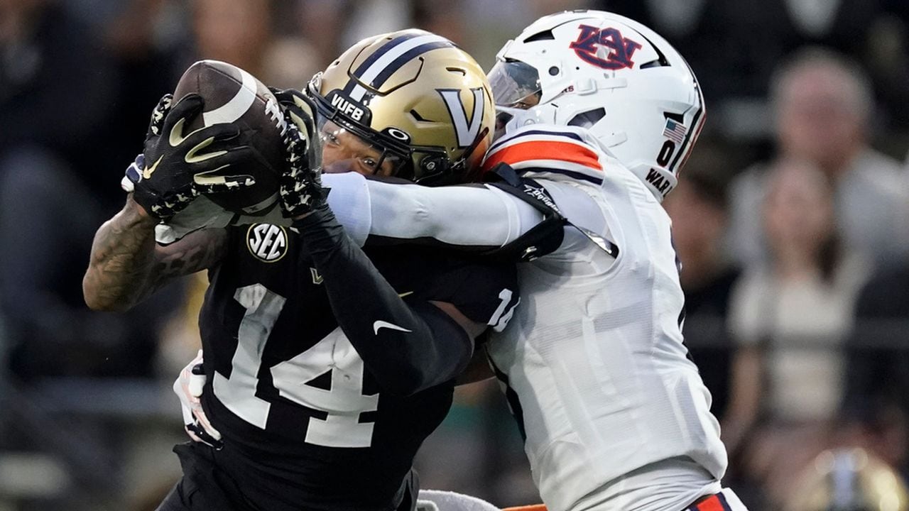 Auburn offers SEC transfer wide receiver, current Tigers players offer their endorsement