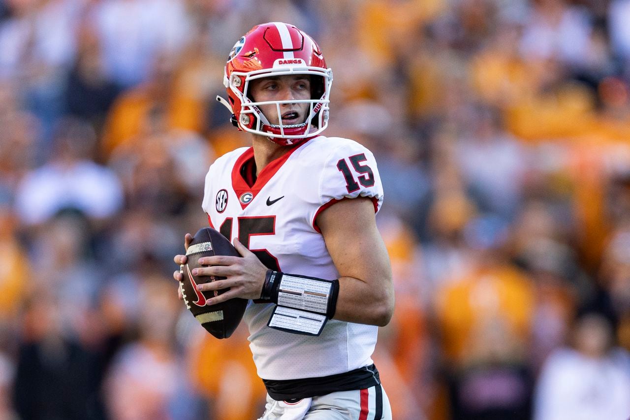 Carson Beck returning to Georgia for senior season: âThe NFL can wait one more yearâ