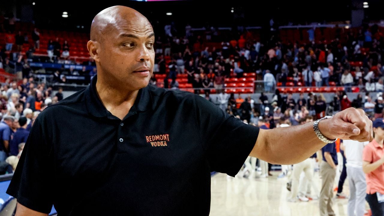 Charles Barkley, Kyle Korver among those at Neville Arena for Auburnâs game vs. USC