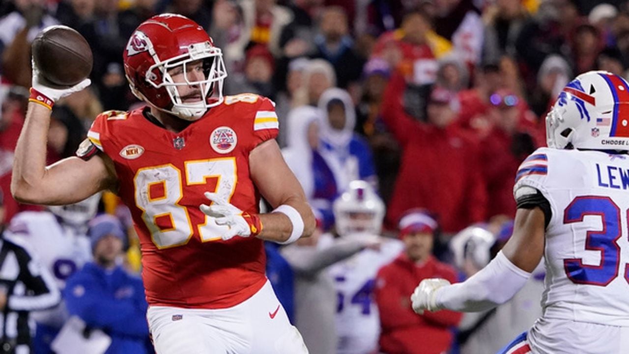 Chiefs' Andy Reid, Patrick Mahomes angry about penalty