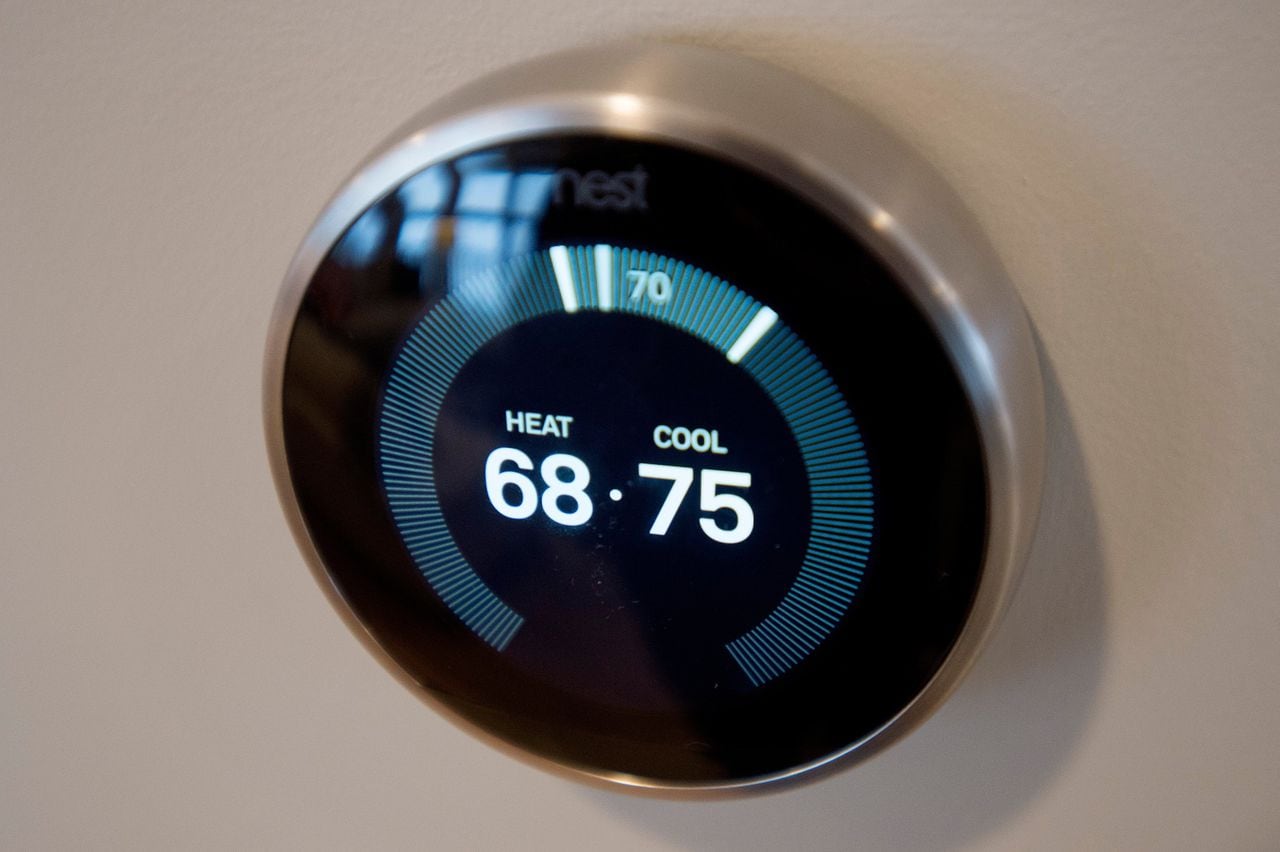 Hereâs the ideal temperature to set your thermostat during the winter