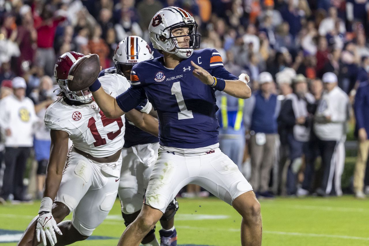 Hugh Freeze plans on sticking with Payton Thorne as Auburnâs top QB next year