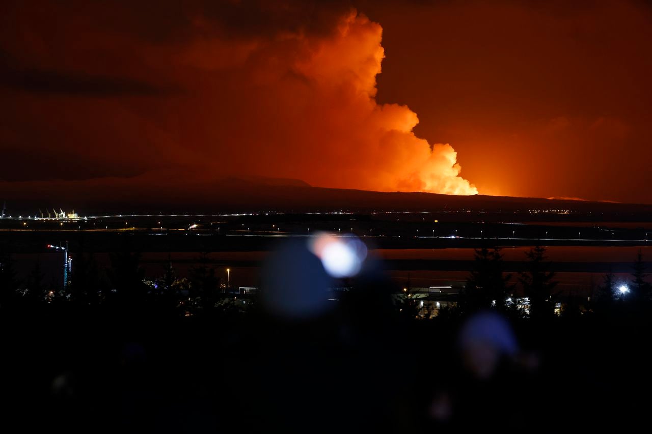 Iceland volcano eruption threatens town of Grindavik, Blue Lagoon thermal spa