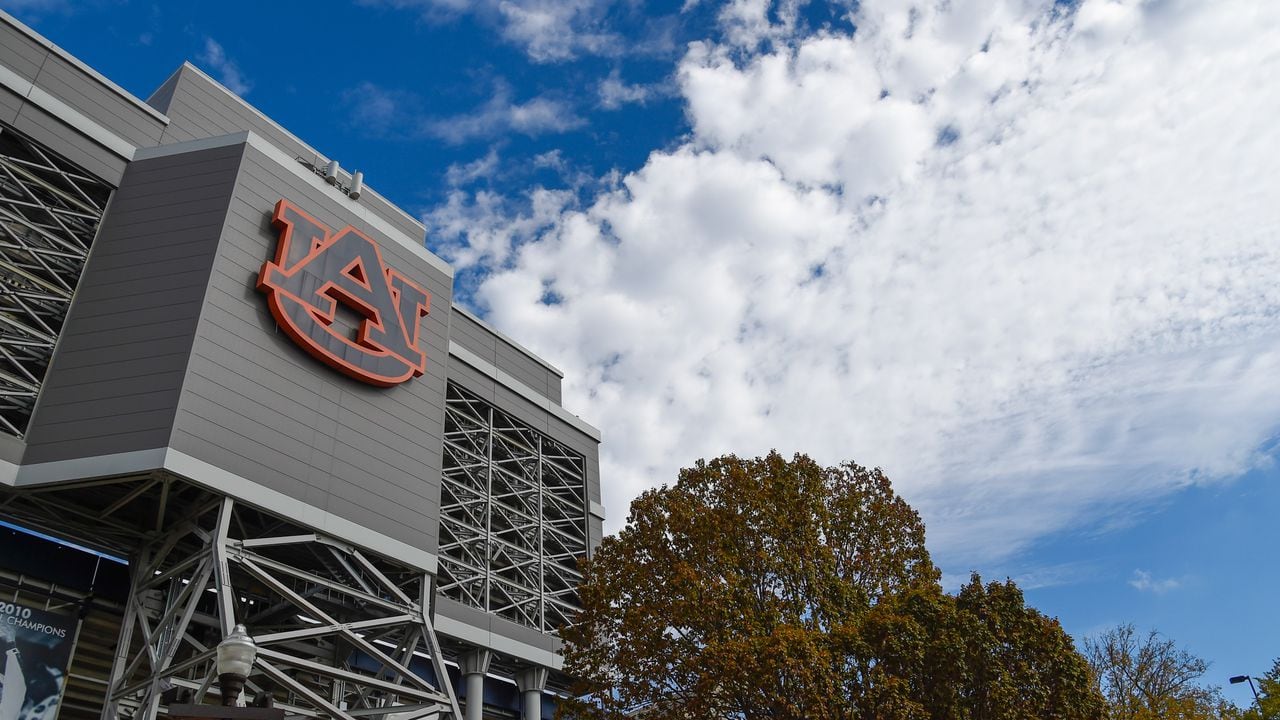 Inked: Junior college offensive lineman Seth Wilfred signs with Auburn