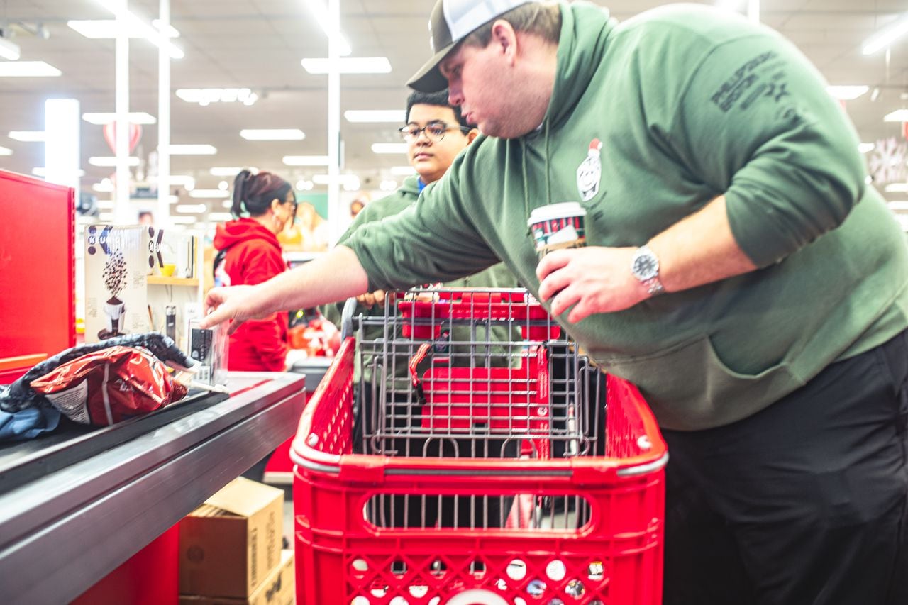 Major retailer expands hours leading up to Christmas, will stay open until midnight