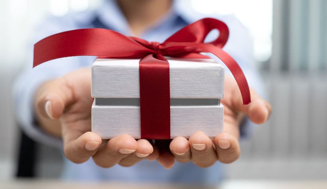 Miss Manners: Is it tacky for an 11-year-old to start an online gift registry?