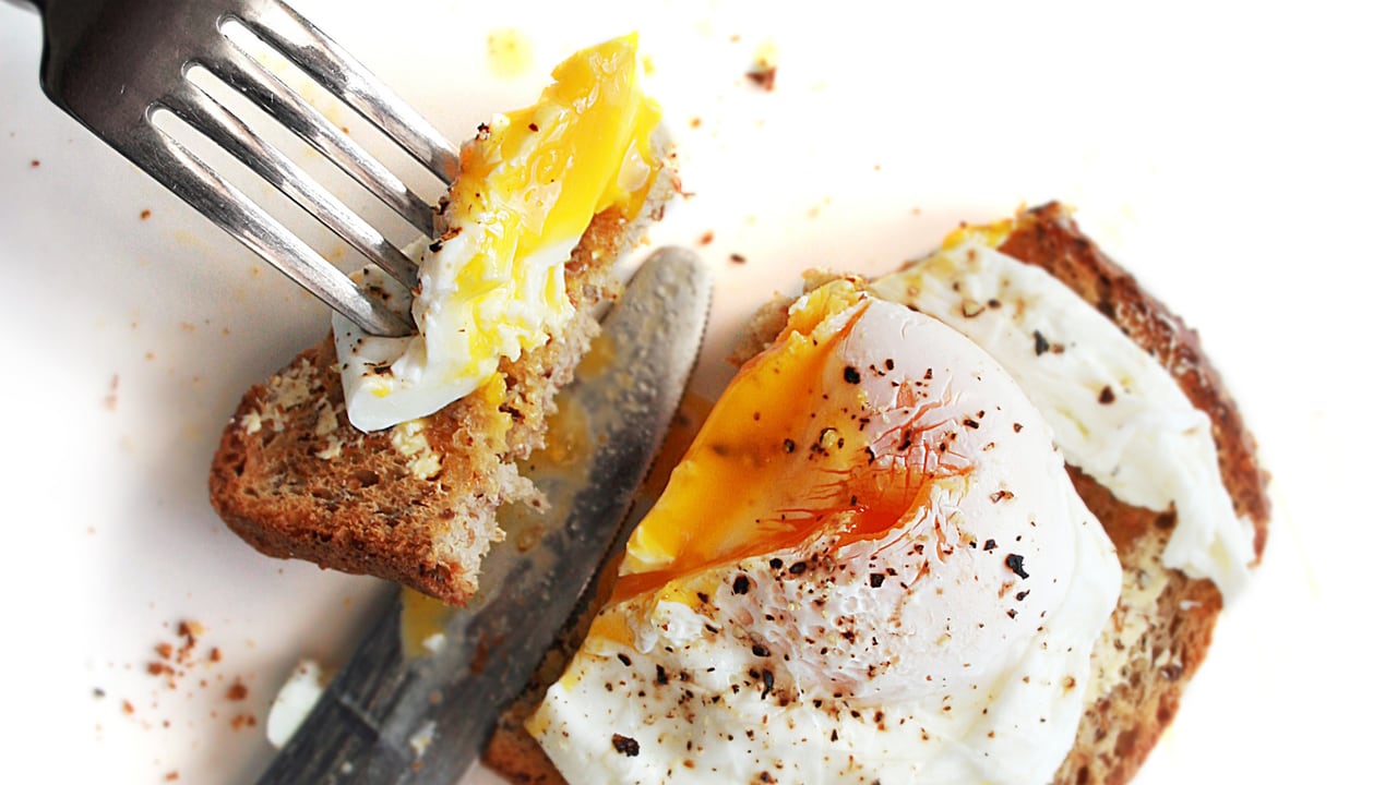 Miss Manners: What is the proper way to eat eggs and toast?