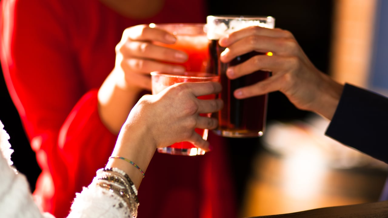 Miss Manners: Who buys the round of drinks?