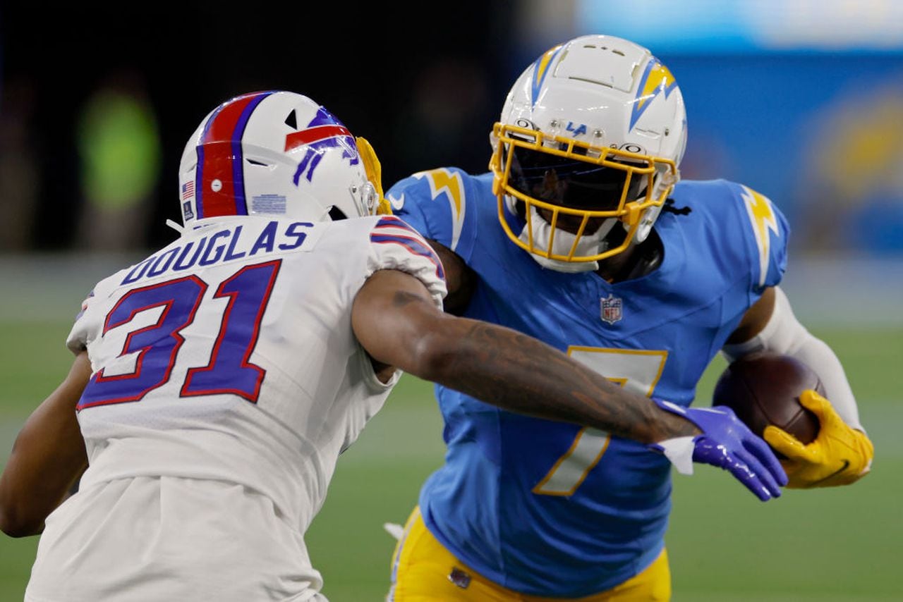 Los Angeles Chargers tight end Gerald Everett runs after a reception during an NFL game against the Buffalo Bills