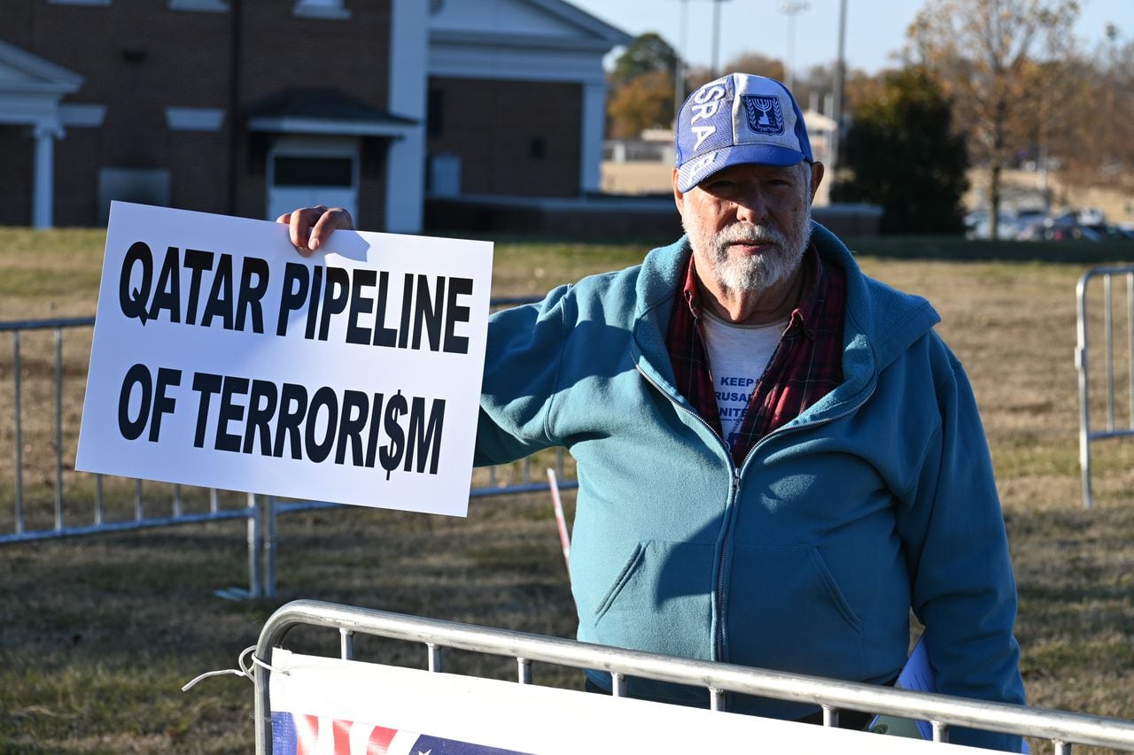 Pro-Israel demonstrator shows support for Trump ahead of Republican debate in Tuscaloosa