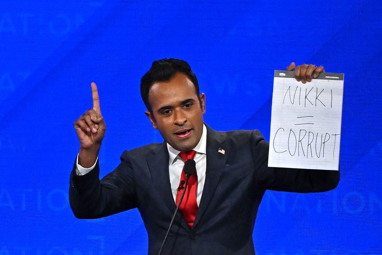 Ramaswamyâs âNikki=Corruptâ sign is the talk of Alabama presidential debate