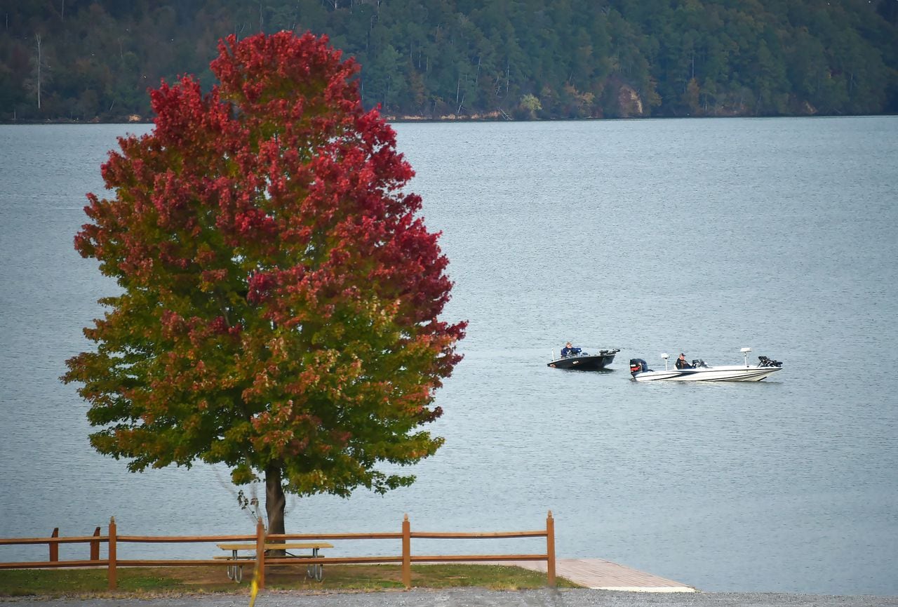 Search continues for Georgia duck hunter after kayak capsized on Lake Guntersville