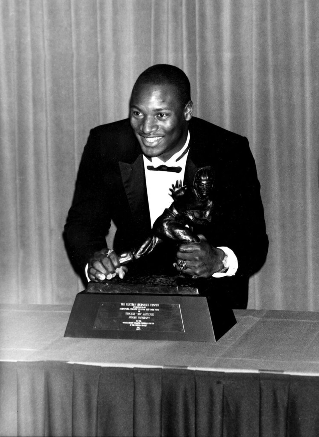 Auburn running back Bo Jackson poses with the Heisman Trophy on Dec. 12, 1985, at the Hilton Hotel in New York.