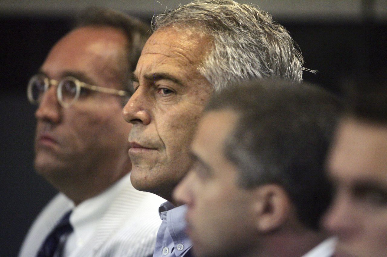 Who were Jeffrey Epsteinâs associates? Judge orders release of more than 150 names