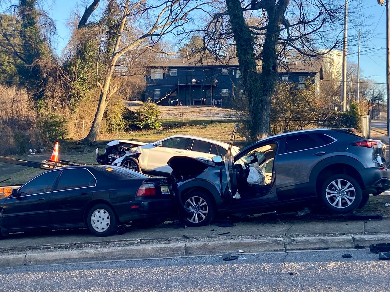 7-minute police chase that began in Homewood ends in crash at Birmingham intersection