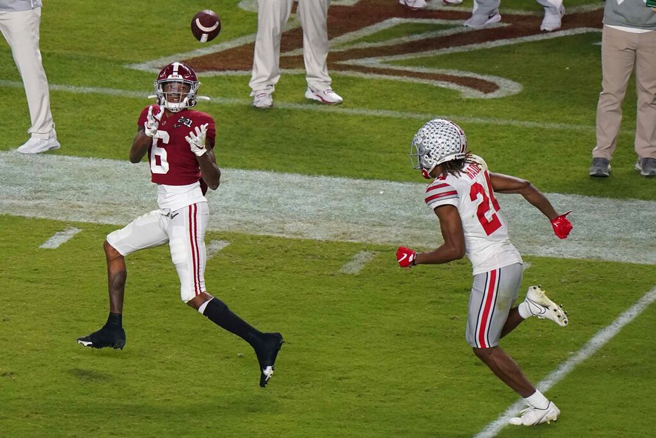Alabama wide receiver DeVonta Smith catches a touchdown pass against Ohio State during the CFP national-championship game