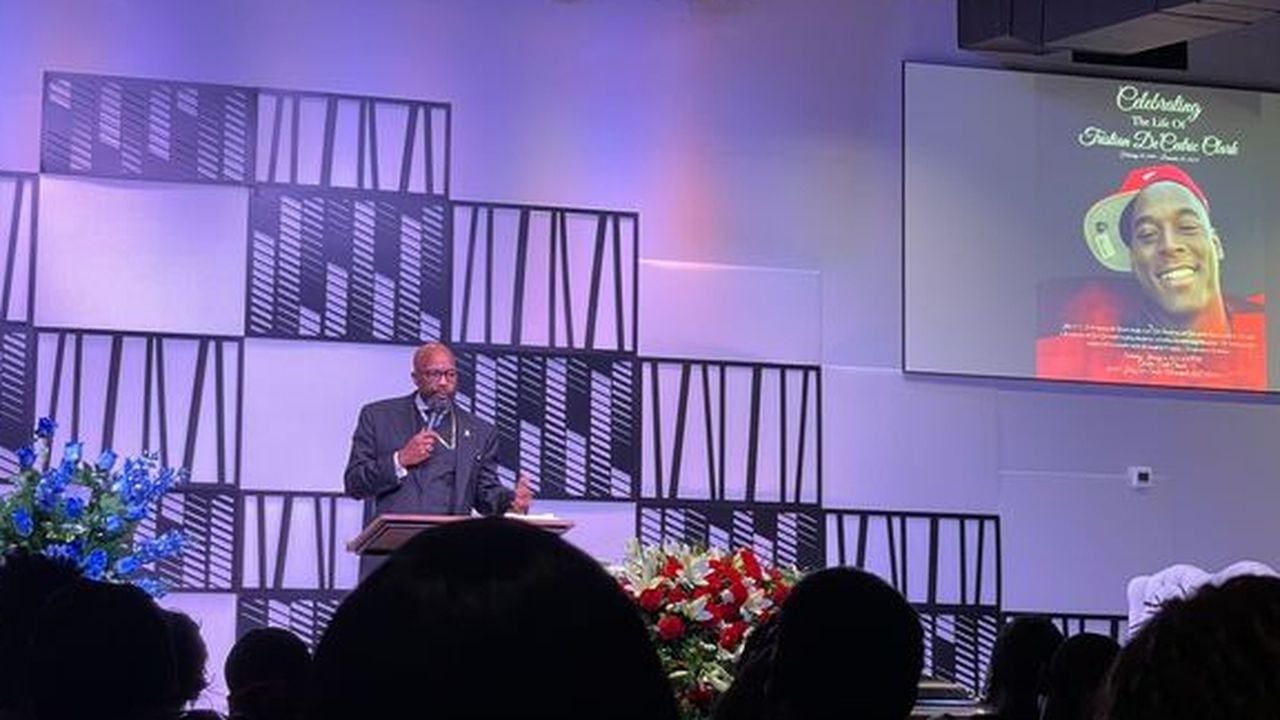 âWeâre going to get to the truth,â lawyer vows at funeral for man killed by police
