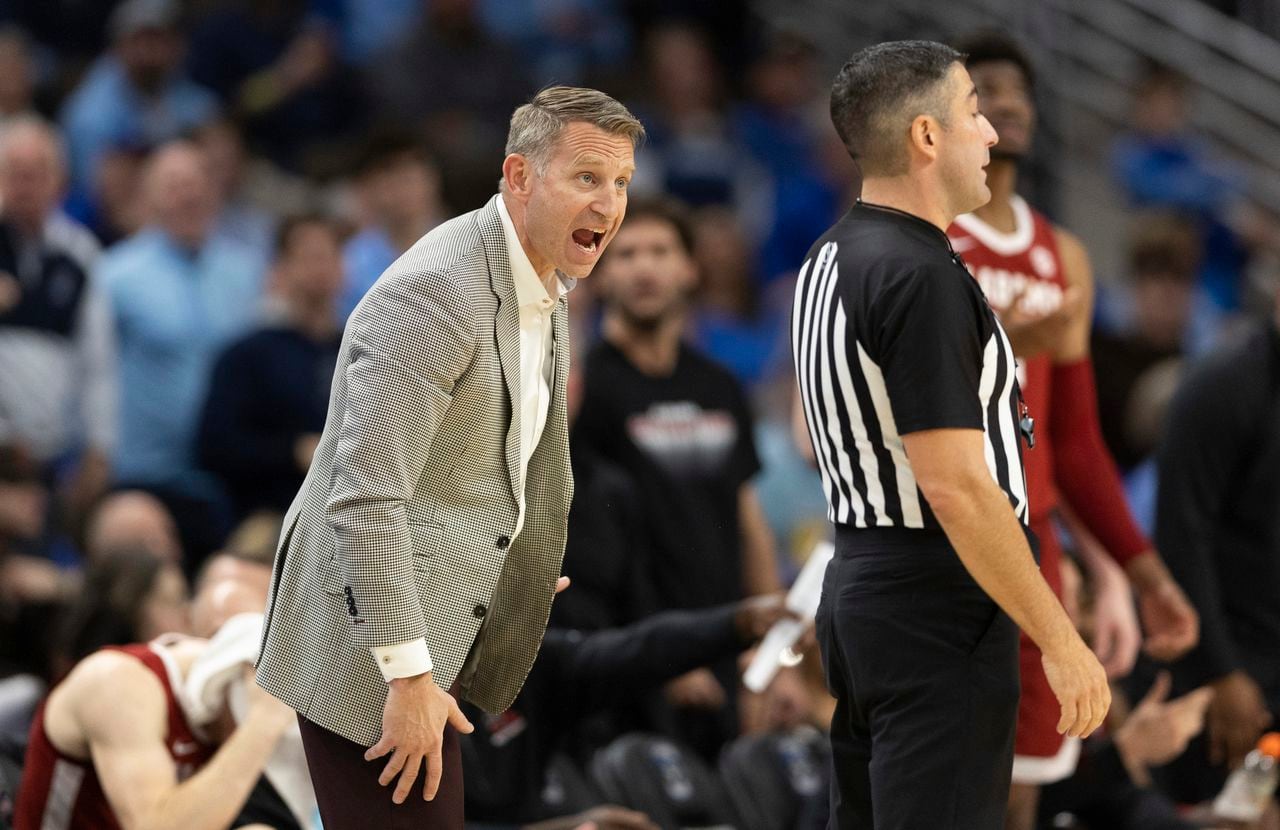 Alabama Nate Oats physically separates Missouri player from Bama bench