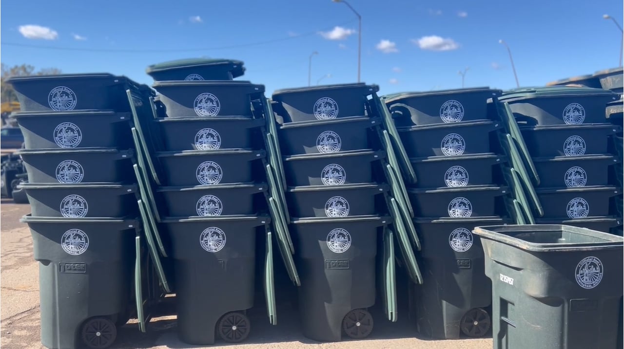 Birmingham residents struggle with new 90-gallon trash cans, officials say: âGet your act togetherâ