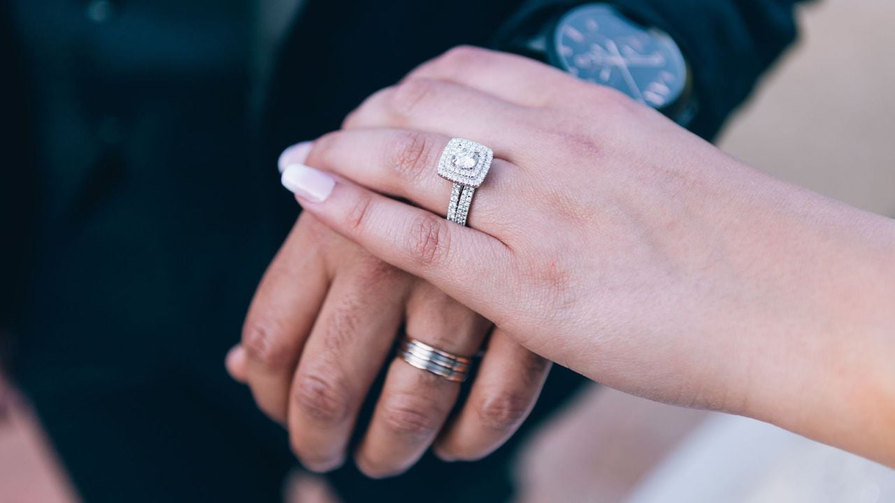 Dear Abby: My husband never wears his wedding ring. Should I be worried?