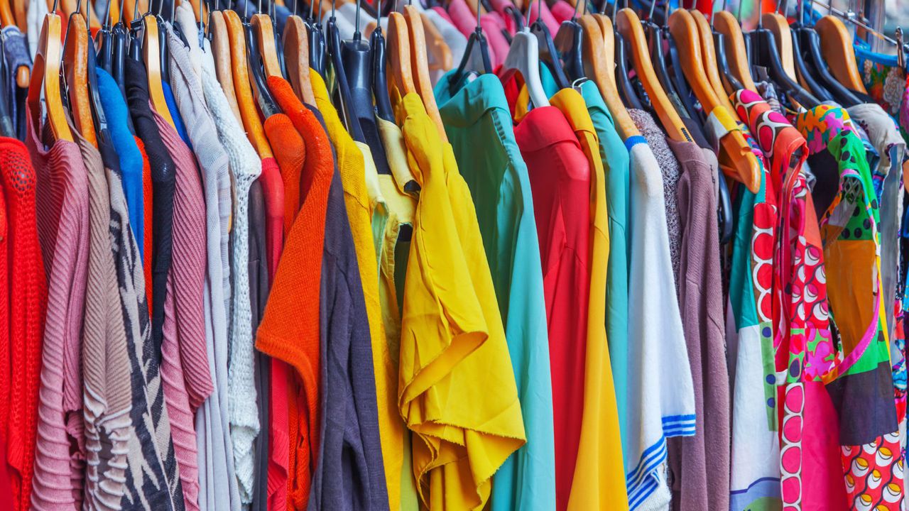 Dear Abby: Should I intervene on another girlâs clothing choices?