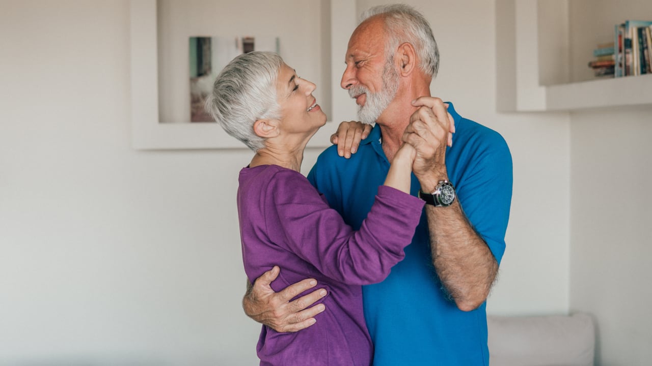 Dear Annie: My future husband keeps photos of his deceased wife up