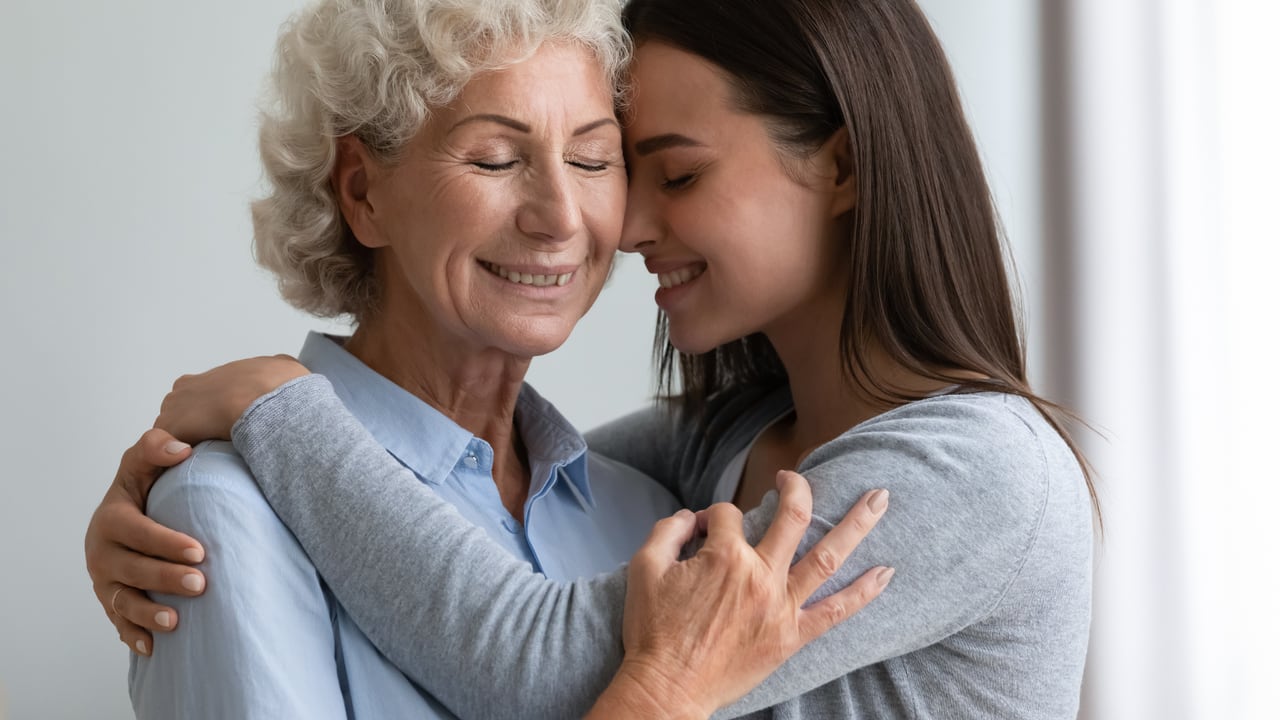 Dear Annie: Showing my mom how much she helped others was a blessing