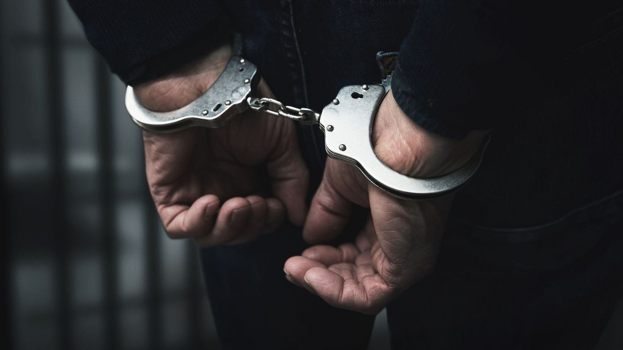 Elderly man with a cane robbed Pensacola bank, police say
