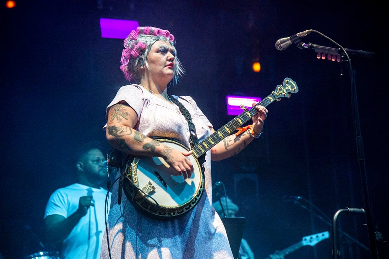 Elle King postpones concert after drunken performance at Dolly Parton birthday tribute