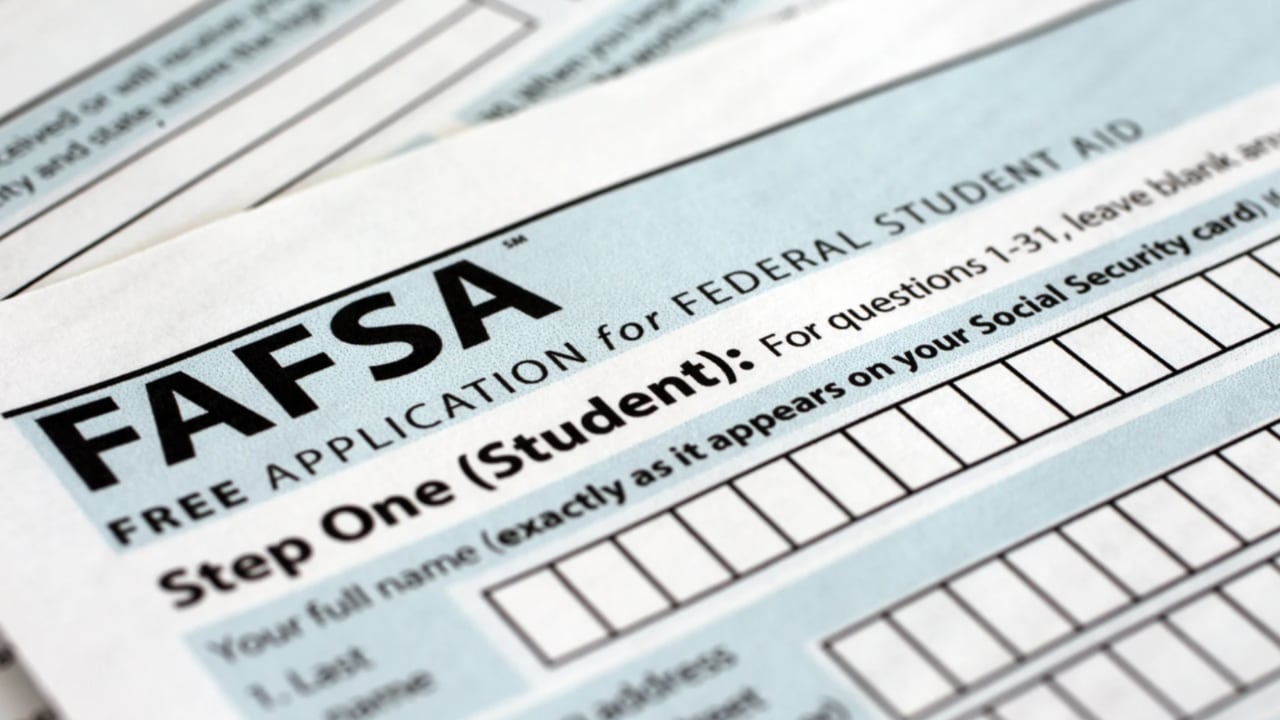 FAFSA issues could setback students receiving awards and colleges processing financial aid