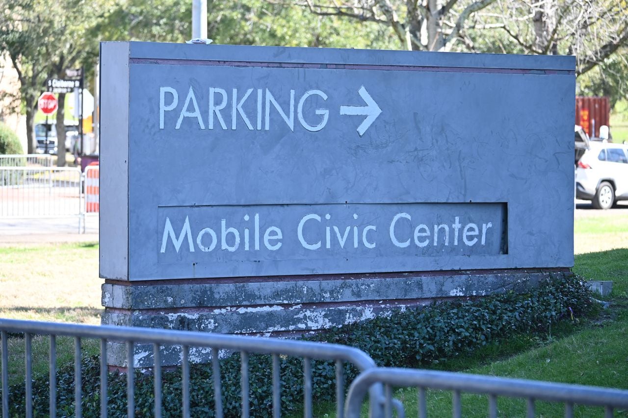 Falling bricks? Mobile council pauses $287K repair to Civic Center facade