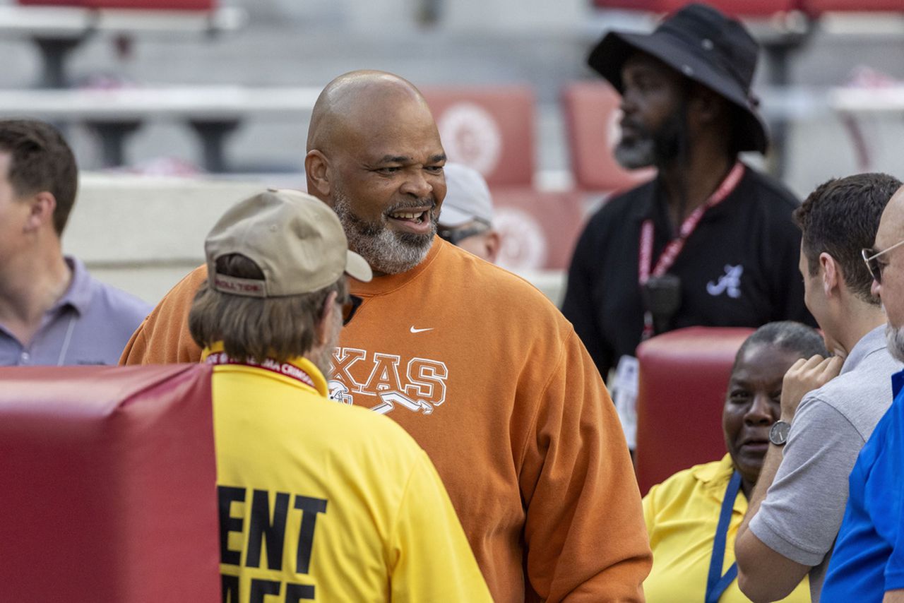 Former Alabama assistant Bo Davis leaves Texas for LSU DL coach job