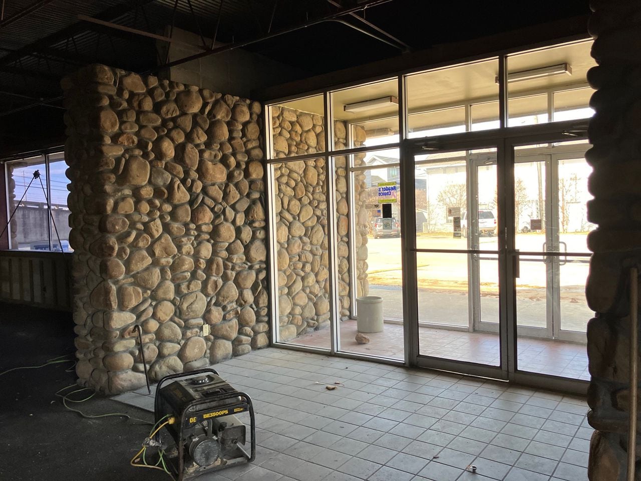 Gibsonâs Bar-B-Q site demolition has begun in Huntsville