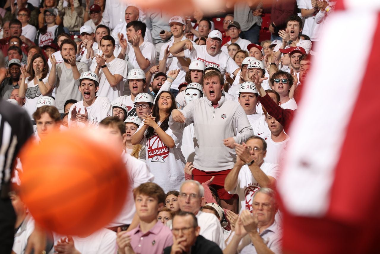 Lighting issues at Coleman Coliseum cause early stoppage in Auburn-Alabama game