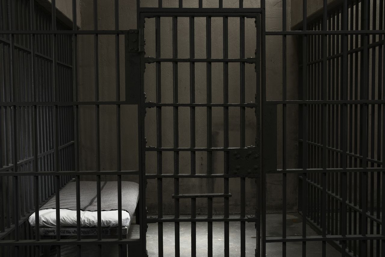 Man raped in Texas jail after AI wrongly identifies him as Sunglass Hut robber, lawsuit says