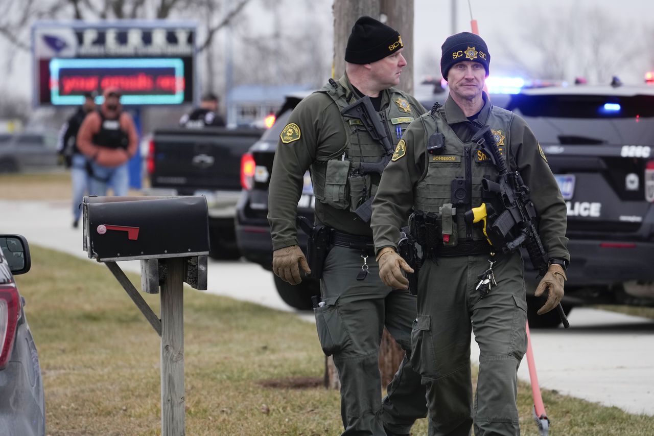 Perry, Iowa 17-year-old kills 6th-grader, wounds 5, kills himself in school shooting