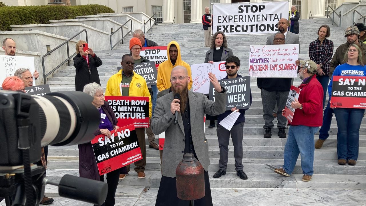 Protesters call for stop to Alabama's âexperimentalâ execution