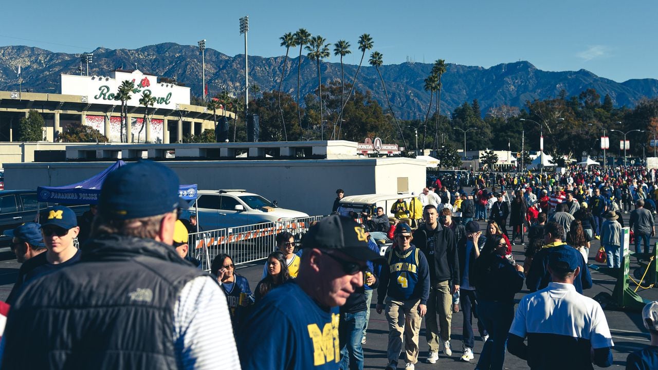 Alabama Michigan Fans Rose Bowl 2024