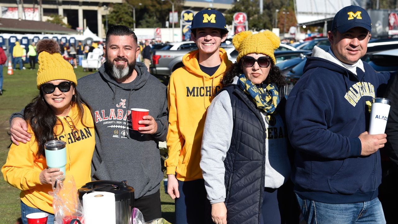 Alabama Michigan Fans Rose Bowl 2024
