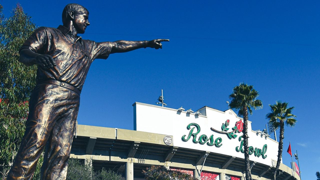 Alabama Michigan Fans Rose Bowl 2024