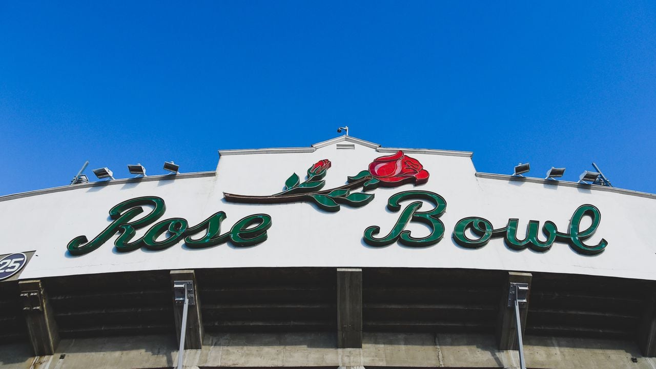 Alabama Michigan Fans Rose Bowl 2024
