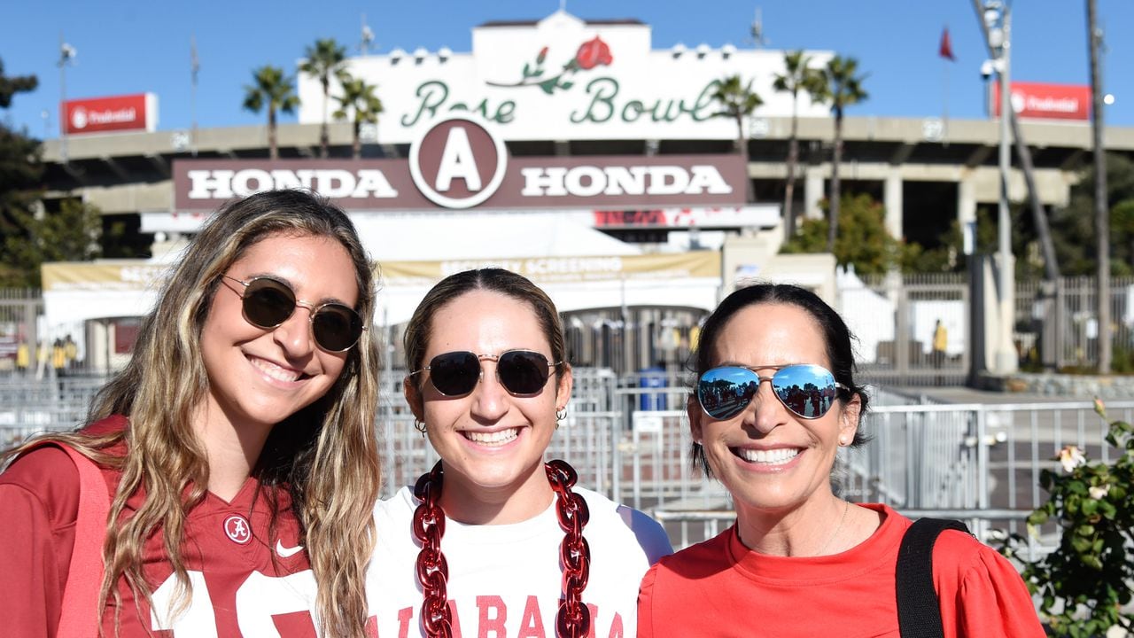 Alabama Michigan Fans Rose Bowl 2024