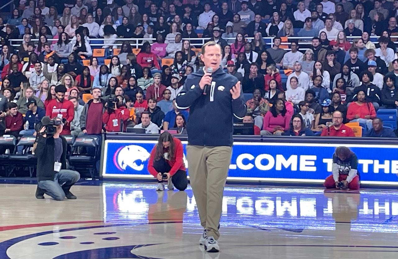 South Alabama basketball knocks off first-place Troy, 74-71