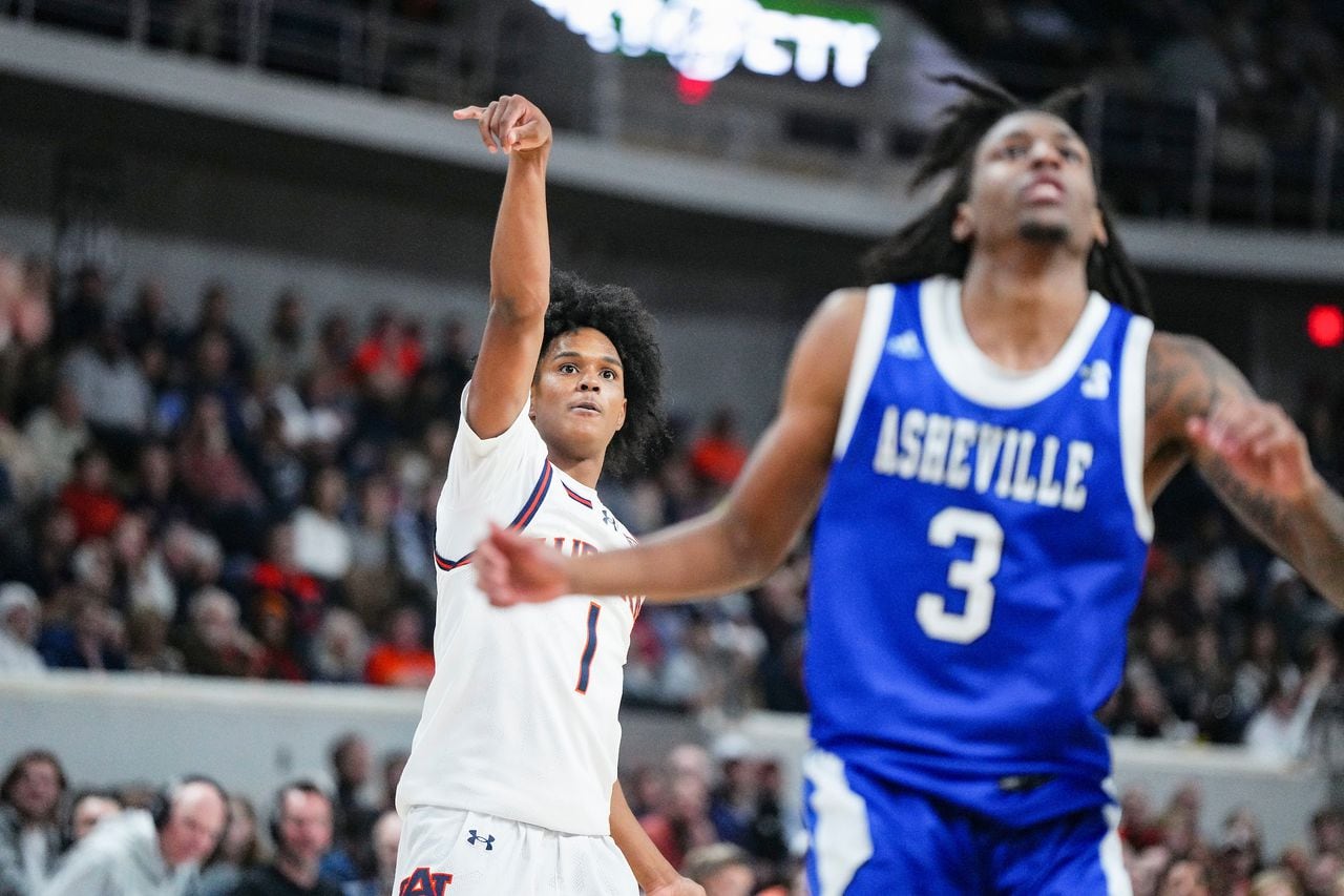 The dining room basketball origins of Auburnâs Aden Holloway